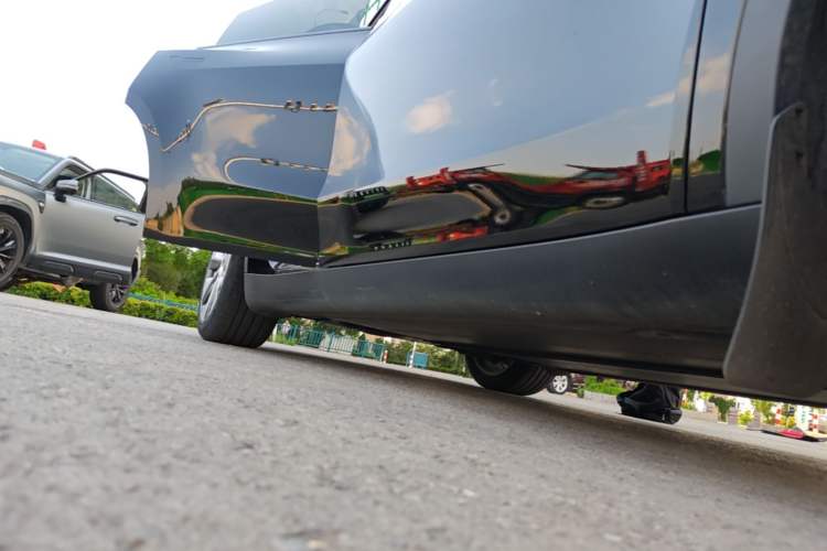 Used Tesla Model Y 2022 Revised Version Long-Range All-Wheel Drive Right Side Sill