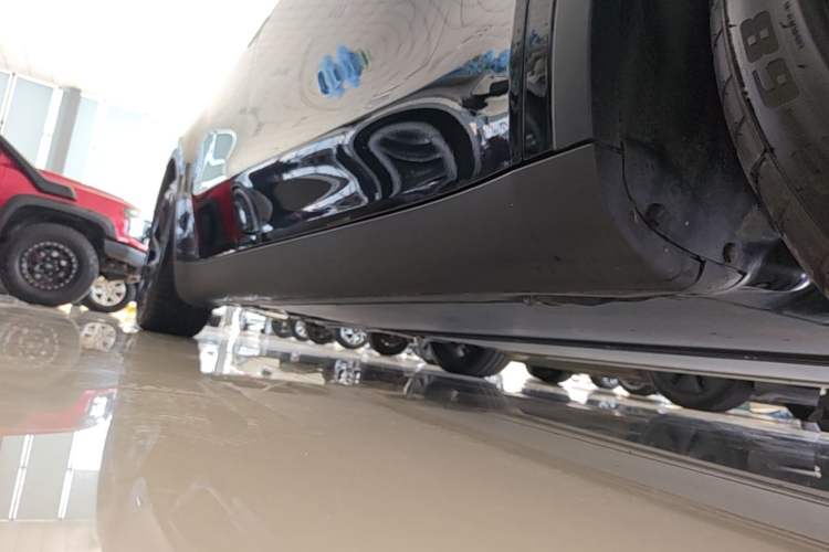 Used Tesla Model Y 2022 Rear-Wheel-Drive Version Right Side Sill