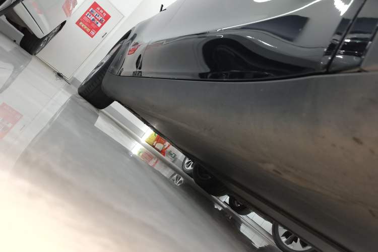 Used Tesla Model Y 2022 Rear-Wheel-Drive Version Right Side Sill