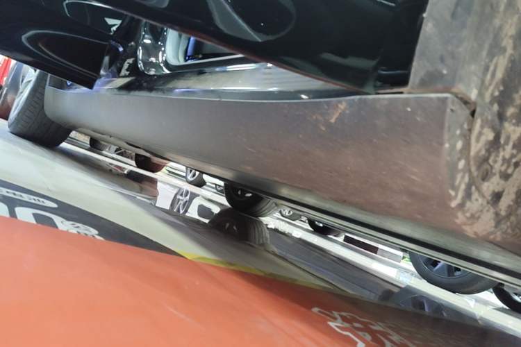 Used Tesla Model Y 2022 Rear-Wheel-Drive Version Right Side Sill