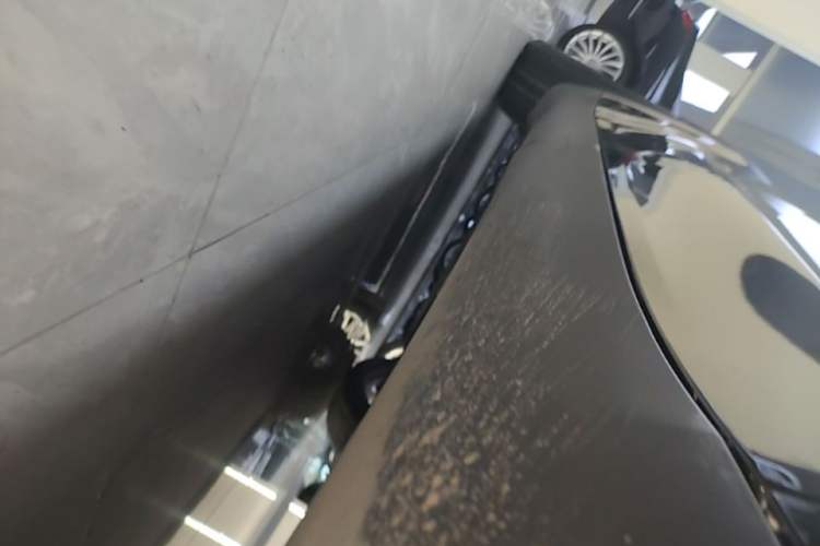 Used Tesla Model Y 2022 Long-Range All-Wheel-Drive Version Right Side Sill