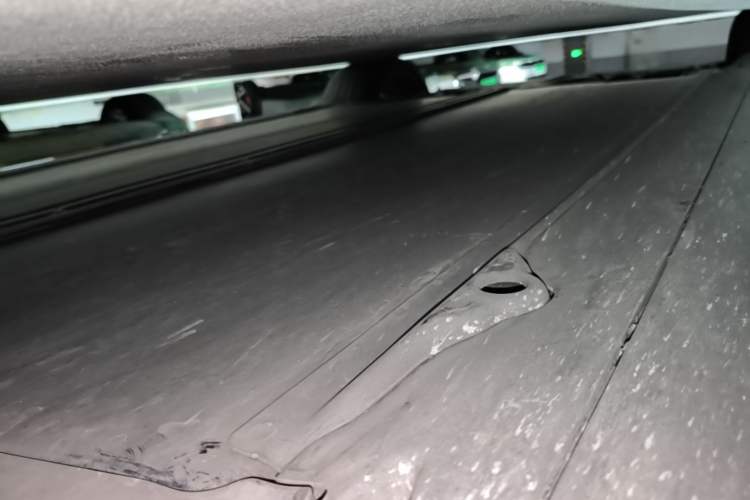 Used Tesla Model Y 2022 Performance High-Performance All-Wheel-Drive Version Right Side Sill