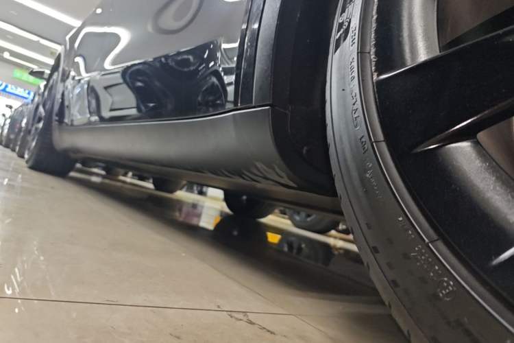 Used Tesla Model Y 2022 Revised Version Rear-Wheel Drive Right Side Sill