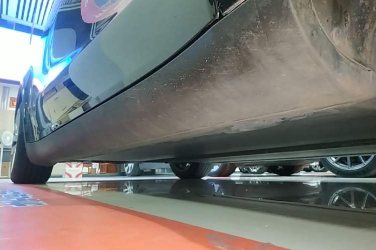 Used Tesla Model Y 2022 Rear-Wheel-Drive Version Right Side Sill