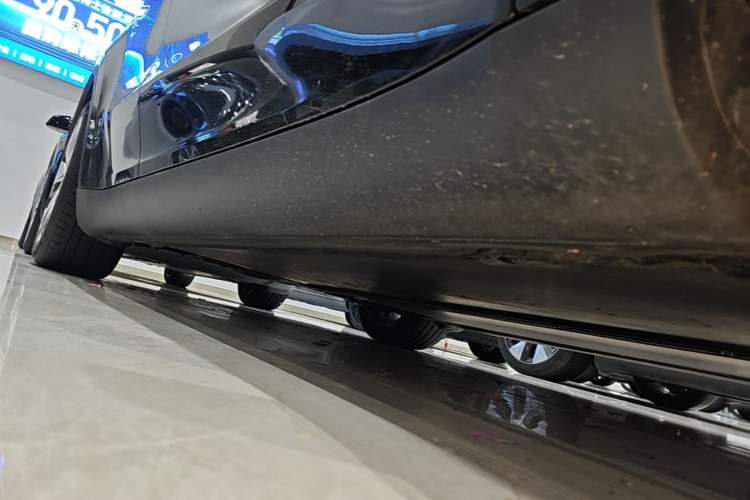 Used Tesla Model Y 2022 Revised Version Rear-Wheel Drive Right Side Sill