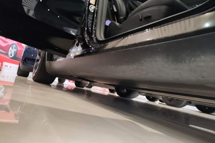 Used Tesla Model Y 2022 Rear-Wheel-Drive Version Right Side Sill