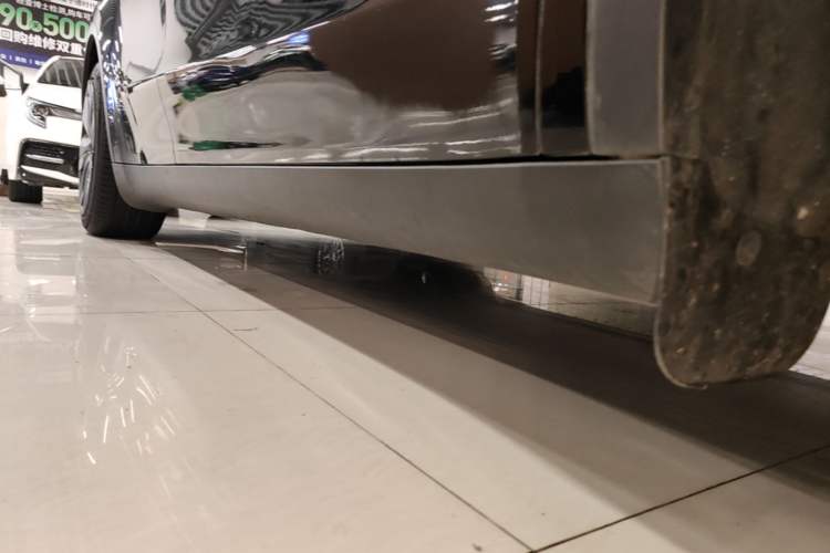 Used Tesla Model Y 2022 Revised Version Rear-Wheel Drive Right Side Sill