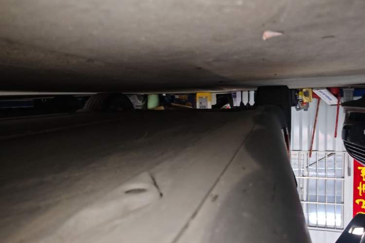 Used Tesla Model Y 2022 Long-Range All-Wheel-Drive Version Right Side Sill