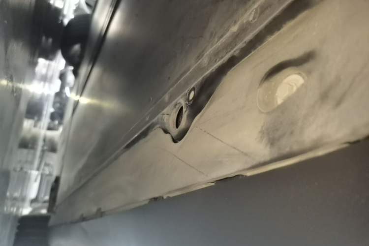 Used Tesla Model Y 2022 Long-Range All-Wheel-Drive Version Right Side Sill
