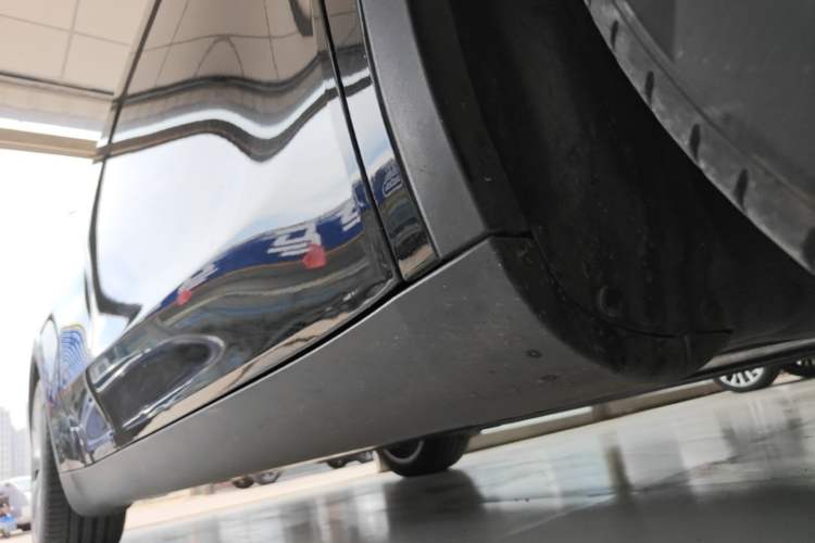 Used Tesla Model Y 2022 Revised Version Rear-Wheel Drive Right Side Sill