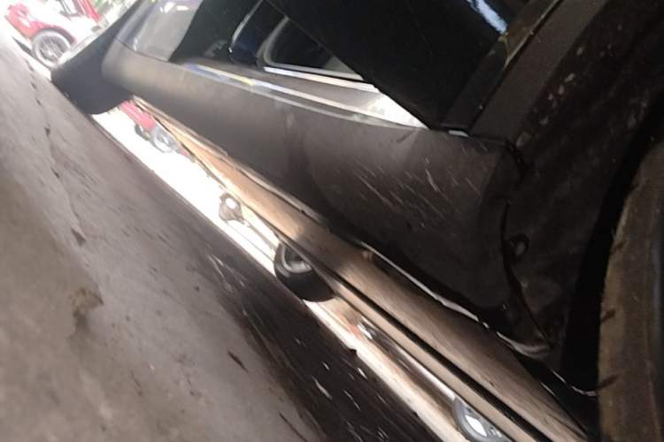 Used Tesla Model Y 2022 Rear-Wheel-Drive Version Right Side Sill