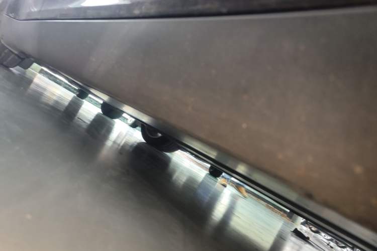 Used Tesla Model Y 2022 Revised Version Long-Range All-Wheel Drive Right Side Sill