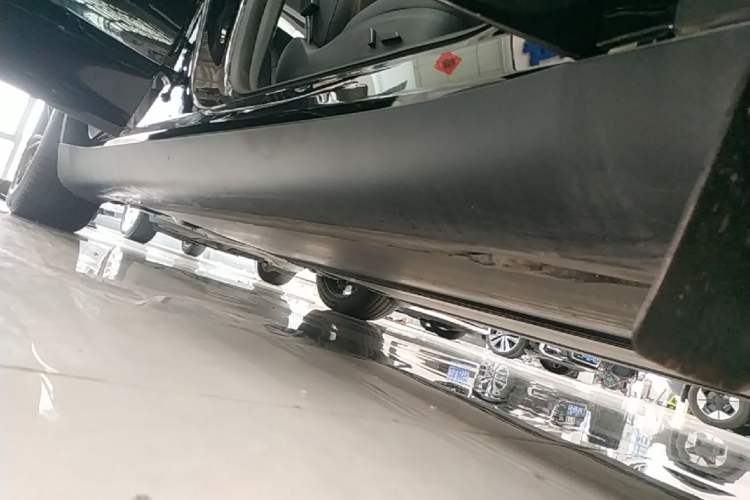 Used Tesla Model Y 2022 Rear-Wheel-Drive Version Right Side Sill