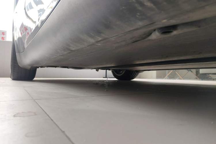 Used Tesla Model Y 2022 Revised Version Rear-Wheel Drive Right Side Sill
