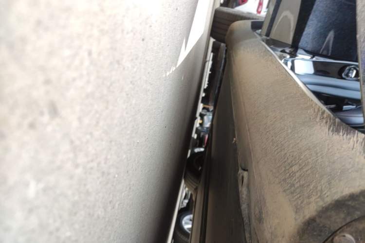 Used Tesla Model Y 2022 Revised Version Rear-Wheel Drive Right Side Sill