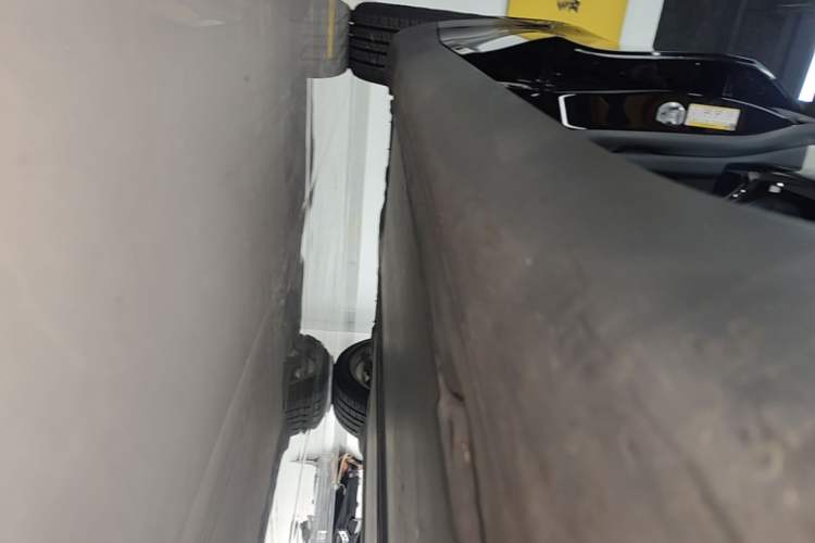 Used Tesla Model Y 2022 Rear-Wheel-Drive Version Right Side Sill