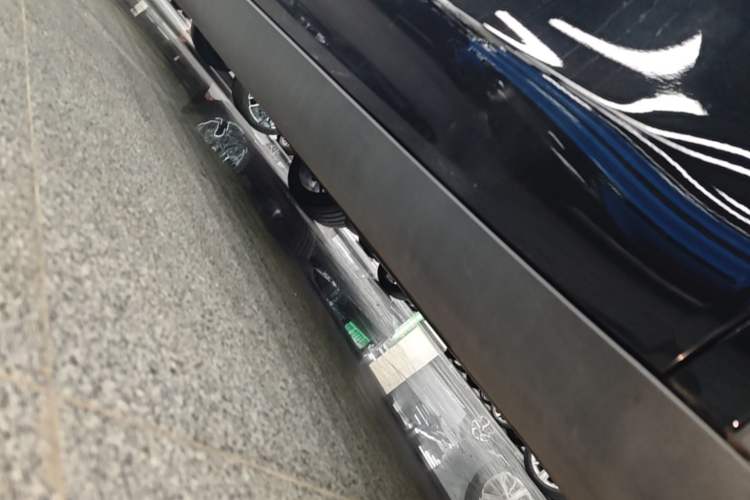 Used Tesla Model Y 2022 Rear-Wheel-Drive Version Right Side Sill