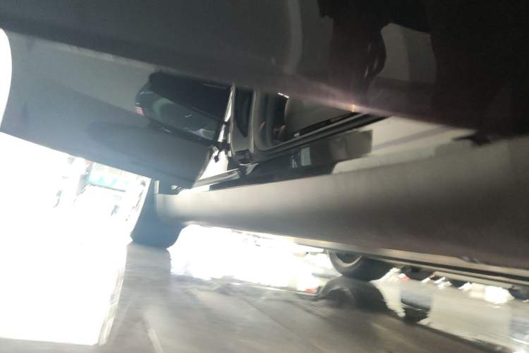 Used Tesla Model Y 2022 Rear-Wheel-Drive Version Right Side Sill
