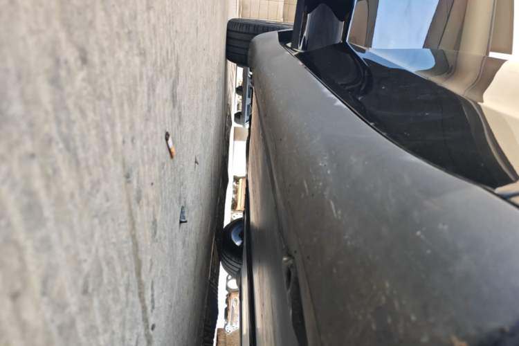 Used Tesla Model Y 2022 Rear-Wheel-Drive Version Right Side Sill