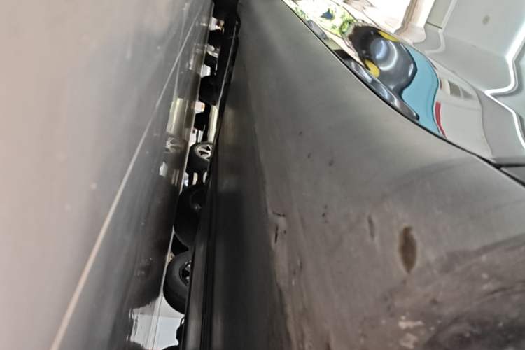 Used Tesla Model Y 2022 Rear-Wheel-Drive Version Right Side Sill