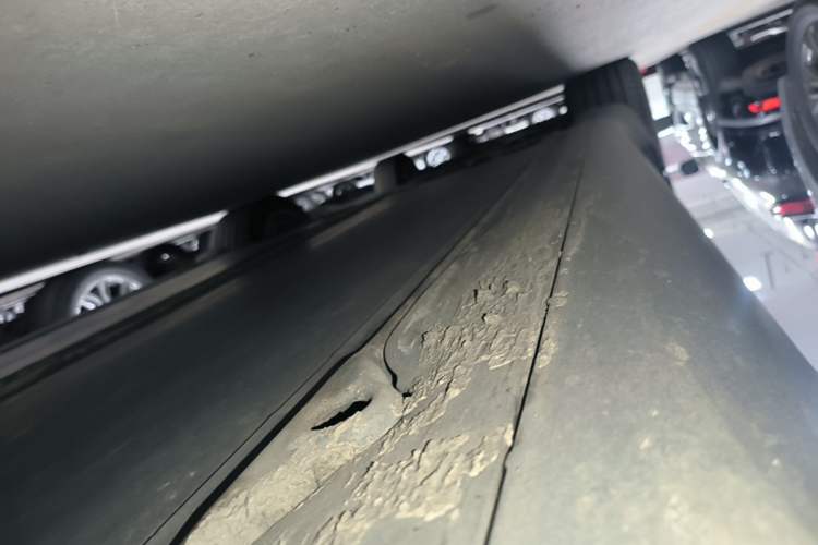 Used Tesla Model Y 2022 Rear-Wheel-Drive Version Right Side Sill