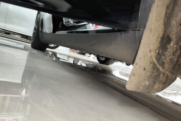 Used Tesla Model Y 2022 Revised Version Long-Range All-Wheel Drive Right Side Sill