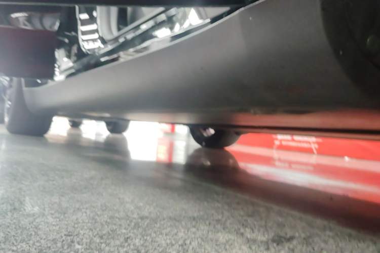 Used Tesla Model Y 2022 Revised Version Rear-Wheel Drive Right Side Sill