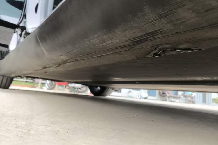 Used Tesla Model Y 2022 Rear-Wheel-Drive Version Right Side Sill