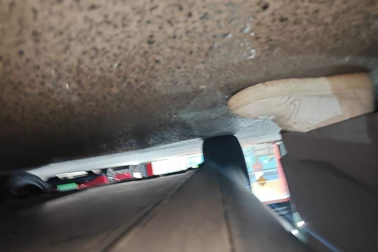 Used Tesla Model Y 2022 Long-Range All-Wheel-Drive Version Right Side Sill