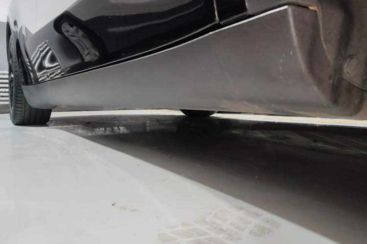 Used Tesla Model Y 2022 Revised Version Rear-Wheel Drive Right Side Sill