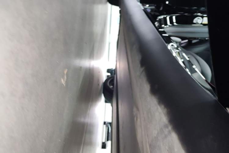 Used Tesla Model Y 2022 Revised Version Long-Range All-Wheel Drive Right Side Sill