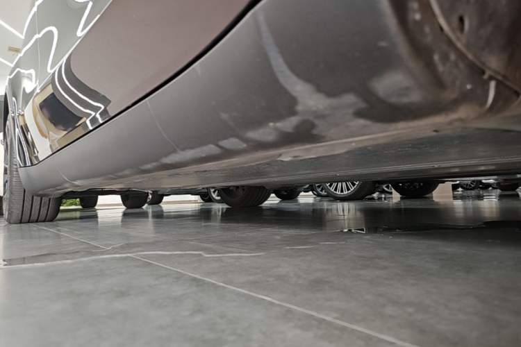 Used Tesla Model Y 2022 Long-Range All-Wheel-Drive Version Right Side Sill