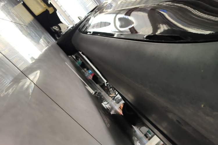 Used Tesla Model Y 2022 Long-Range All-Wheel-Drive Version Right Side Sill
