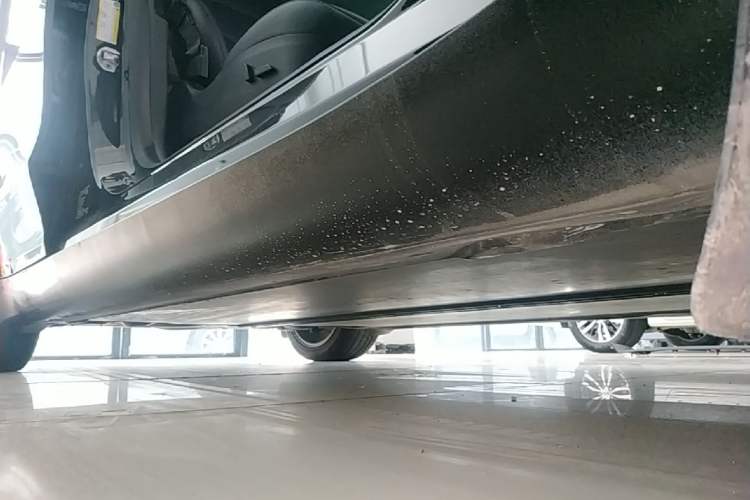 Used Tesla Model Y 2022 Rear-Wheel-Drive Version Right Side Sill