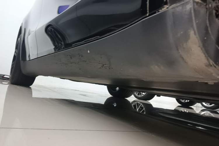 Used Tesla Model Y 2022 Rear-Wheel-Drive Version Right Side Sill