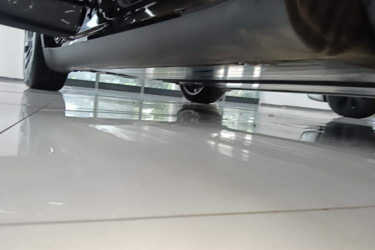 Used Tesla Model Y 2022 Long-Range All-Wheel-Drive Version Right Side Sill