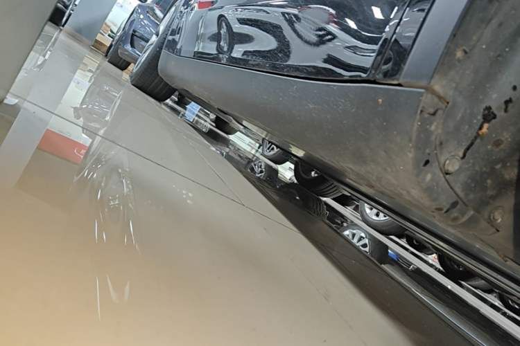 Used Tesla Model Y 2022 Rear-Wheel-Drive Version Right Side Sill