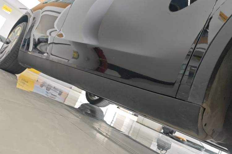 Used Tesla Model Y 2022 Revised Version Long-Range All-Wheel Drive Right Side Sill