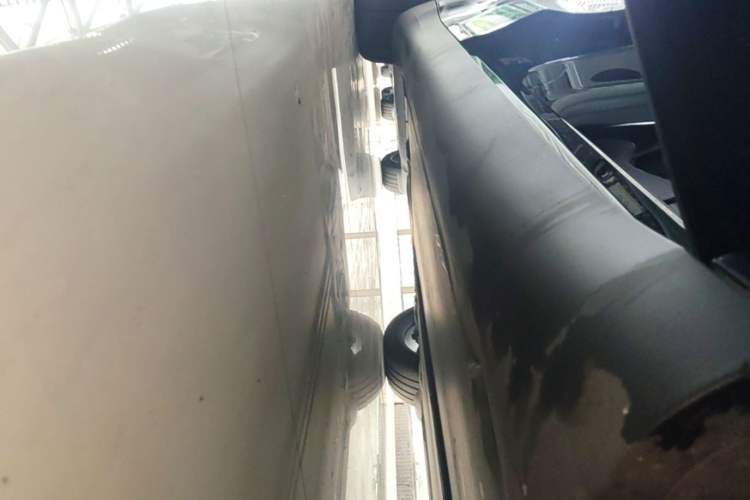 Used Tesla Model Y 2022 Rear-Wheel-Drive Version Right Side Sill
