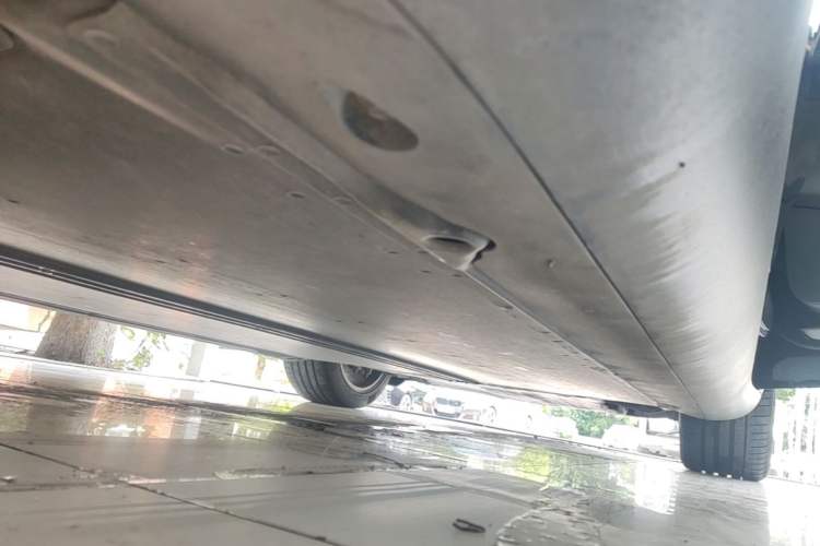 Used Tesla Model Y 2022 Rear-Wheel-Drive Version Right Side Sill