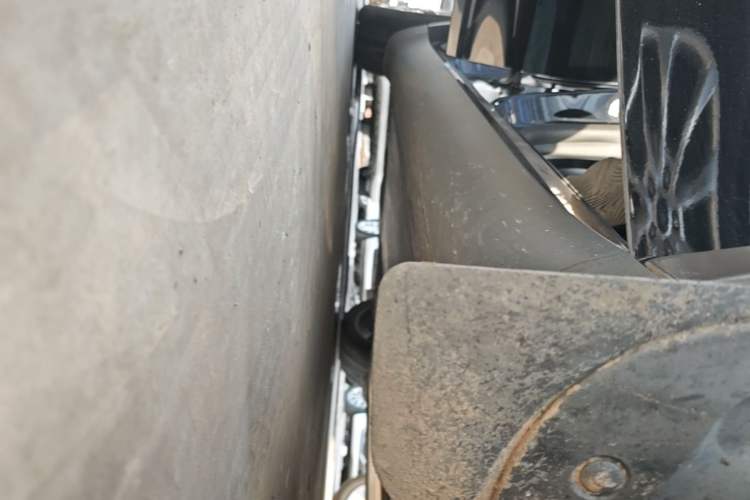 Used Tesla Model Y 2022 Rear-Wheel-Drive Version Right Side Sill