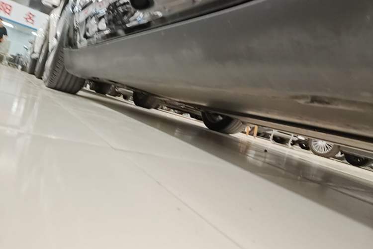 Used Tesla Model Y 2022 Rear-Wheel-Drive Version Right Side Sill