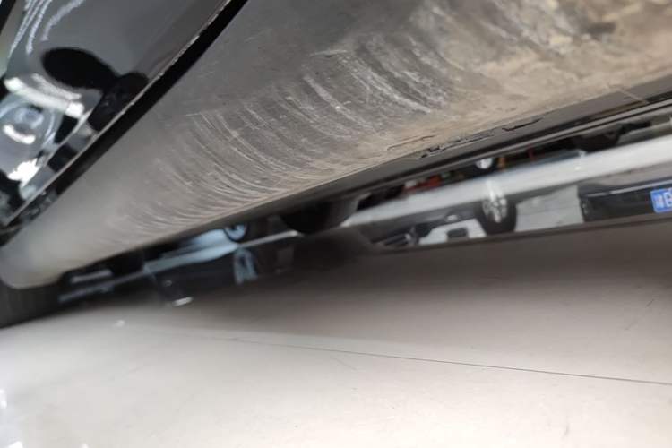 Used Tesla Model Y 2022 Rear-Wheel-Drive Version Right Side Sill