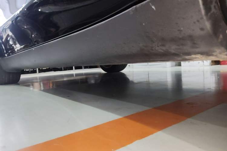 Used Tesla Model Y 2022 Long-Range All-Wheel-Drive Version Right Side Sill