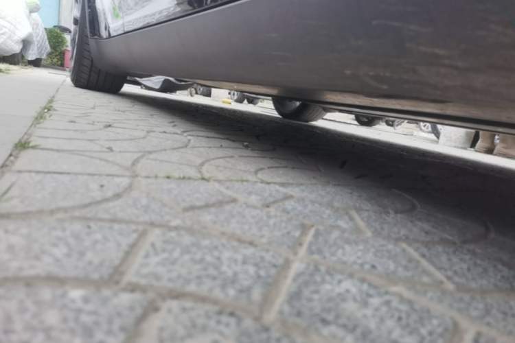 Used Tesla Model Y 2022 Performance High-Performance All-Wheel-Drive Version Right Side Sill