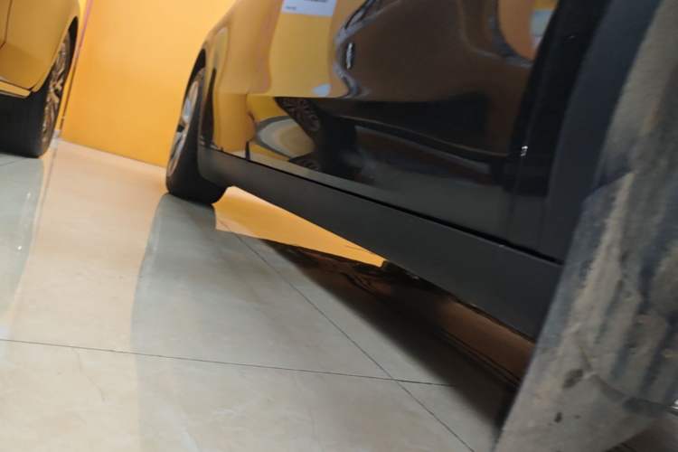 Used Tesla Model Y 2022 Rear-Wheel-Drive Version Right Side Sill