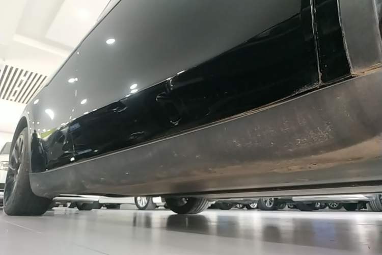Used Tesla Model Y 2022 Rear-Wheel-Drive Version Right Side Sill