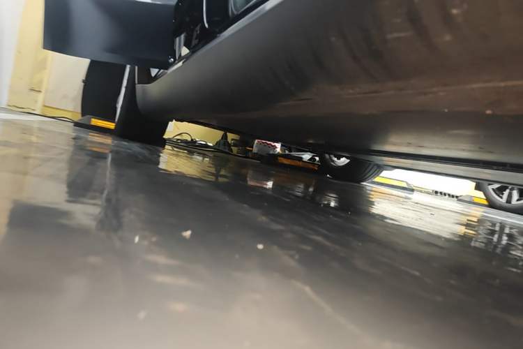 Used Tesla Model Y 2022 Rear-Wheel-Drive Version Right Side Sill