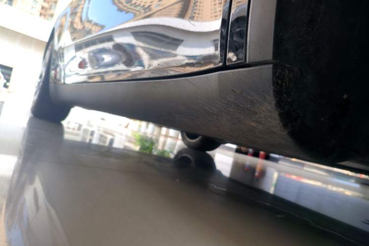 Used Tesla Model Y 2022 Rear-Wheel-Drive Version Right Side Sill