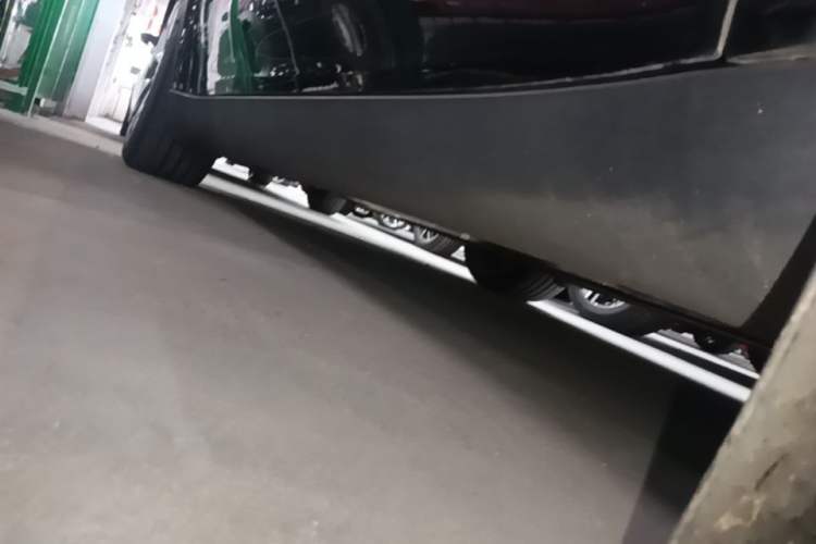 Used Tesla Model Y 2022 Rear-Wheel-Drive Version Right Side Sill
